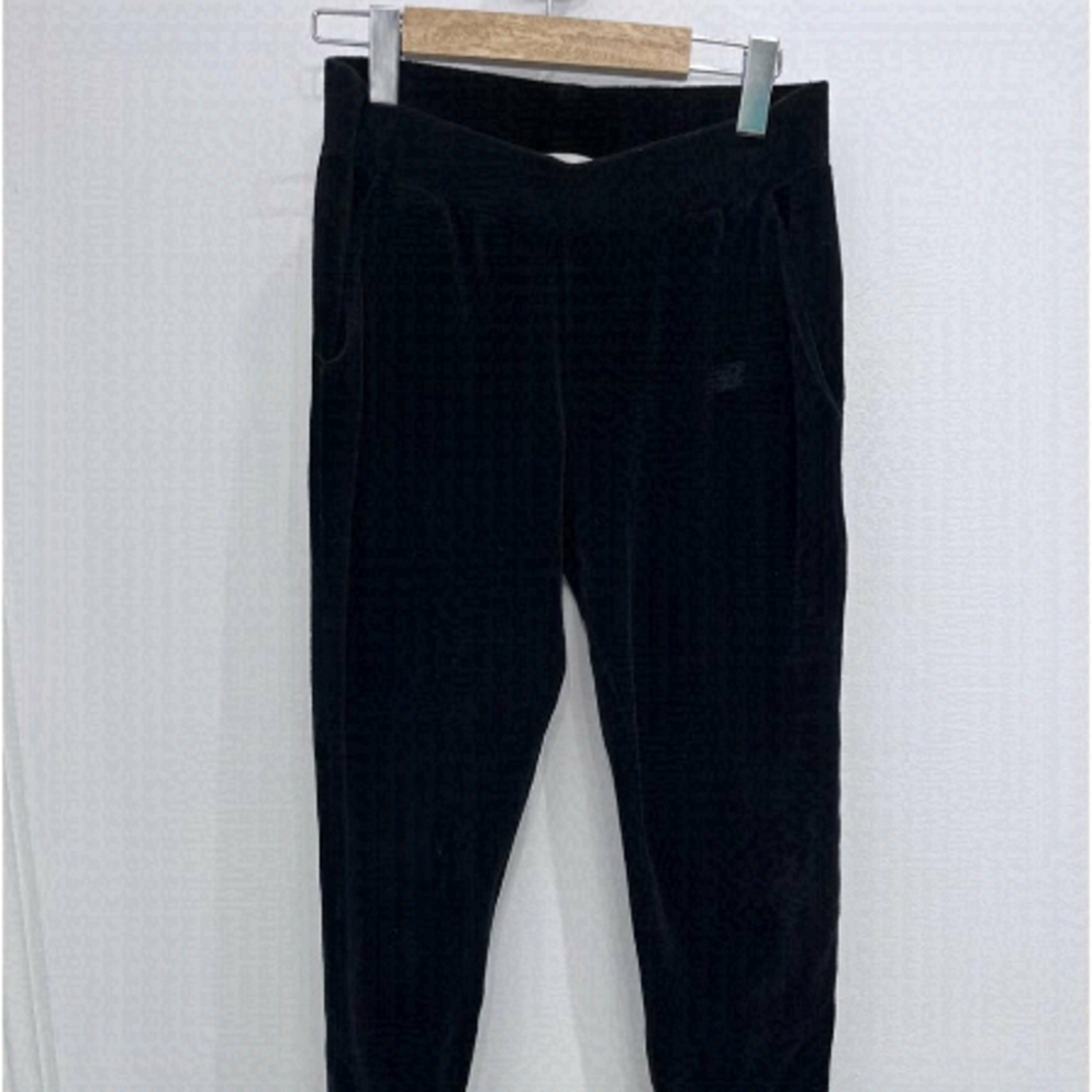 NEW balance velvet black jogger size small